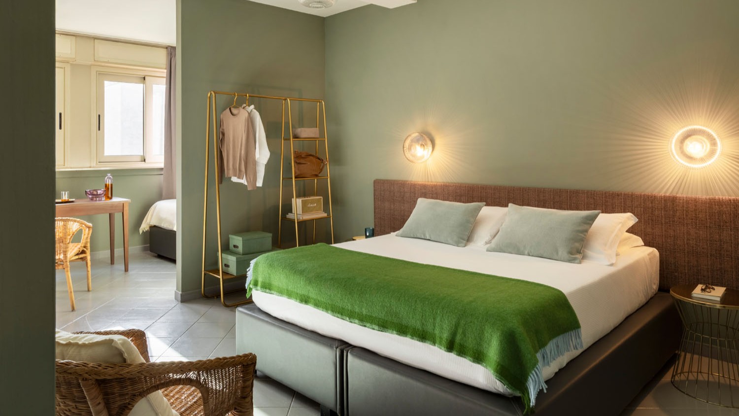 General view of the family room with double bed in the foreground - Hotel Marisa, BZAR hotels in Rome