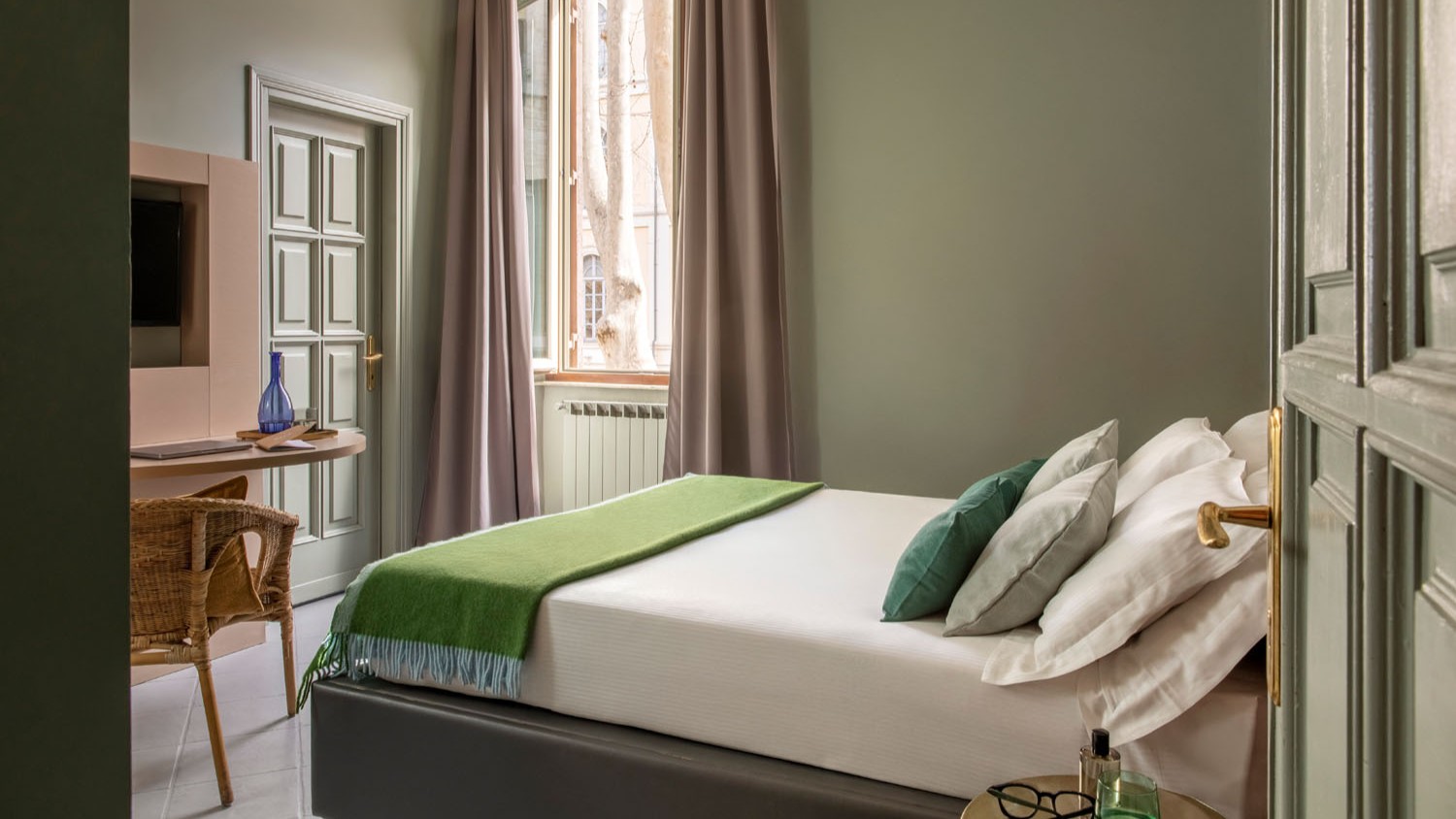 Standard room with double bed and desk - Hotel Marisa, BZAR hotels in Rome
