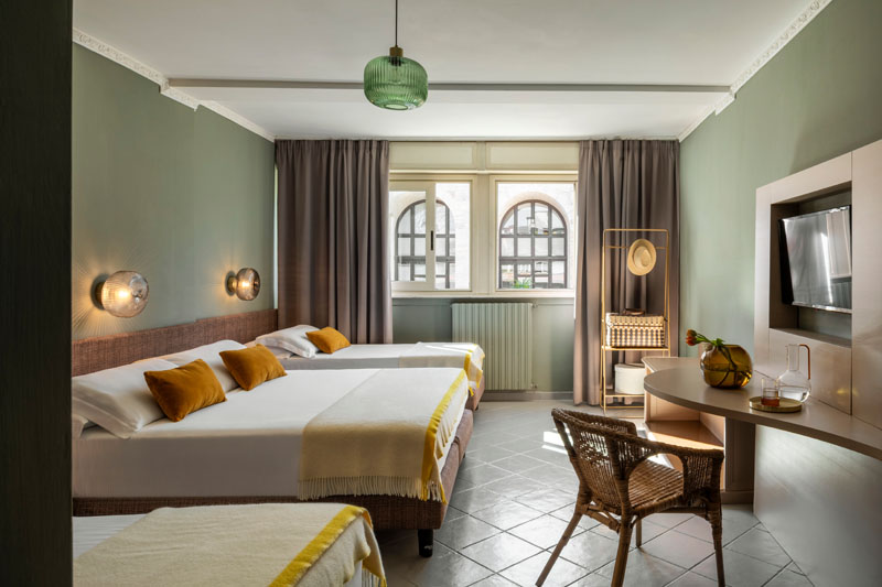 General view of the quadruple room with two single beds and a double bed - Hotel Marisa, BZAR hotels in Rome - View 1