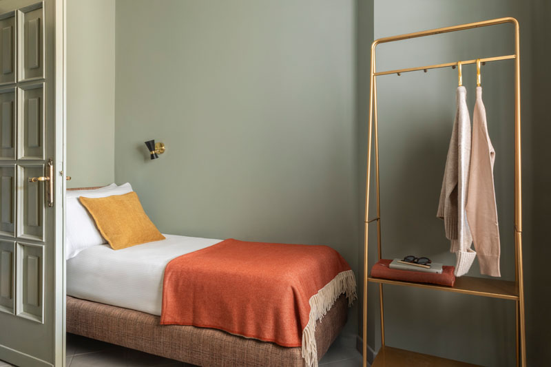 General view of the single room with bed in the foreground - Hotel Marisa, BZAR hotels in Rome