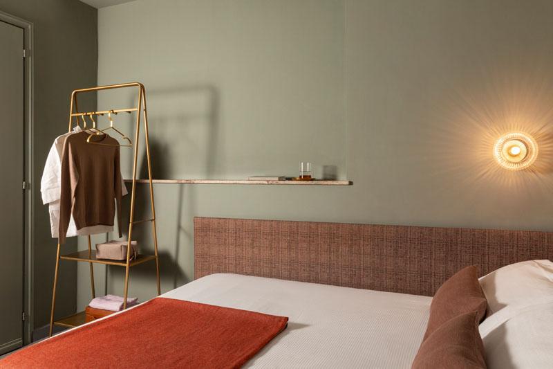 General view of the small room with bed in the foreground - Hotel Marisa, BZAR hotels in Rome - View 1
