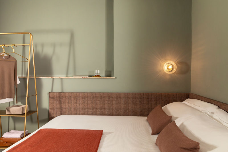 General view of the small room with bed in the foreground - Hotel Marisa, BZAR hotels in Rome - View 2